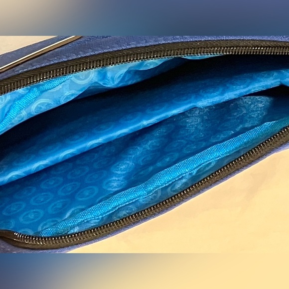 Tupperware crossbody adjustable messenger padded  tablet / travel Bag - Picture 6 of 11